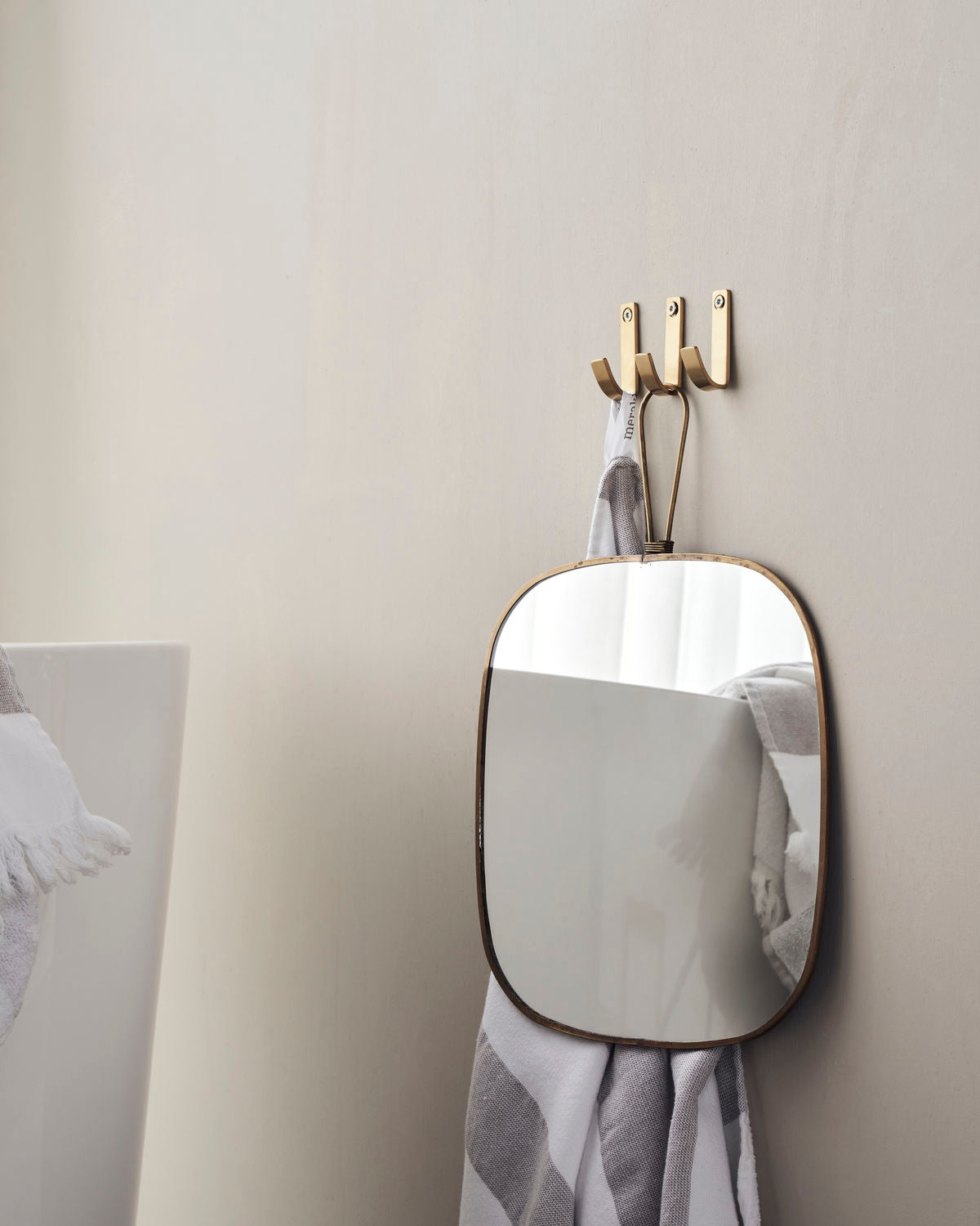 Meraki - Hook, Thapsus, Brushed brass finish