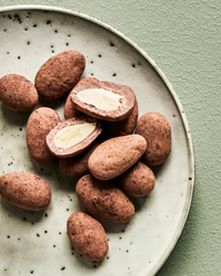 NICOLAS VAHÈ - CHOCOLATE COVERED ALMONDS, CARAMEL, 100 G